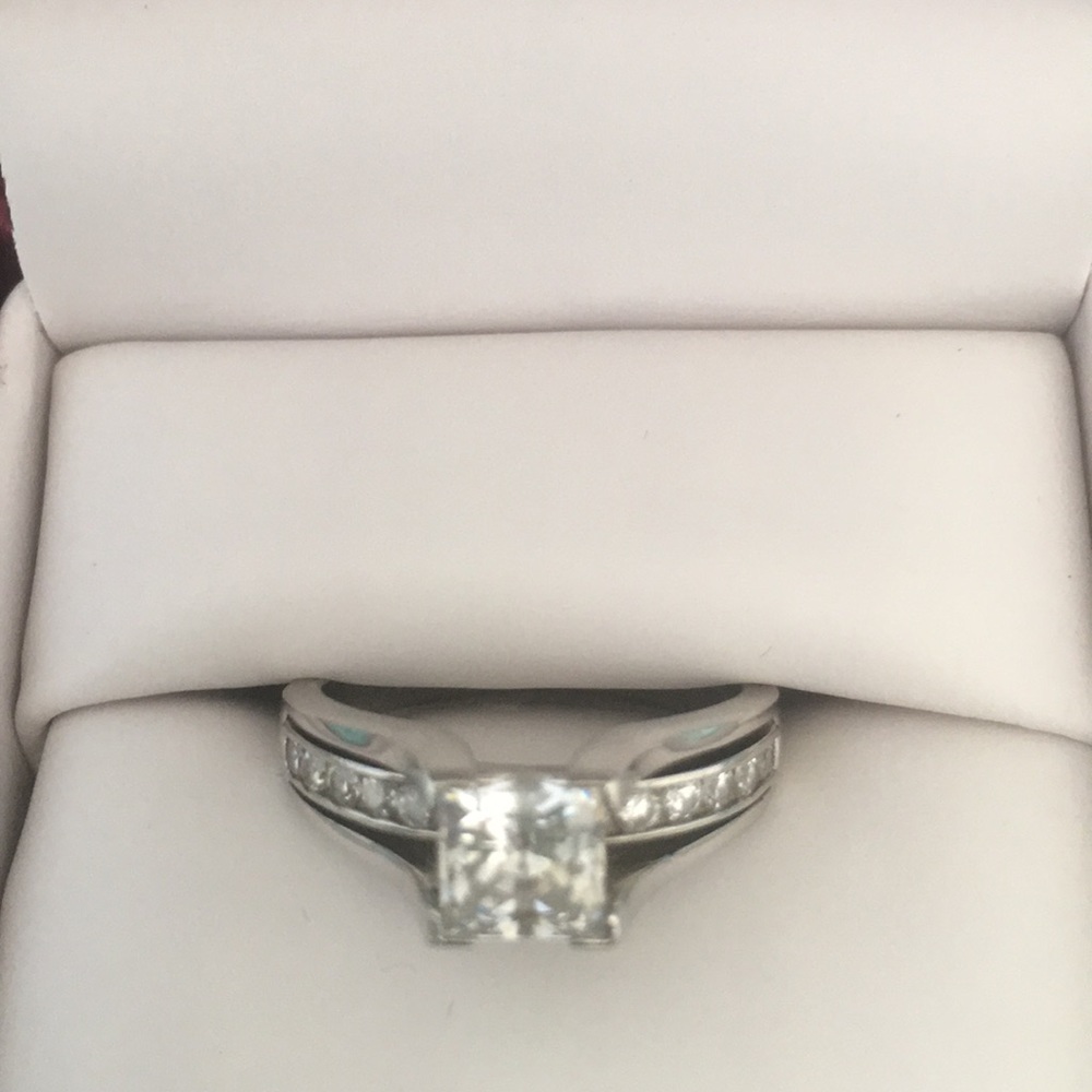 Sterling silver cubic zirconia ring size 8.5 - Picture 2 of 8